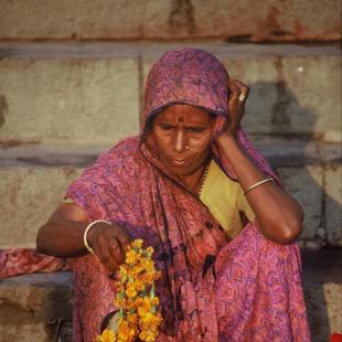 India Varanasi DP011030 © Marilène Dubois 1992  